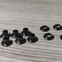 Alimentation automatique et machine à œillets automatique pour les connexions de rivetage à bouton pression de diverses ceintures en cuir dessus de chaussures