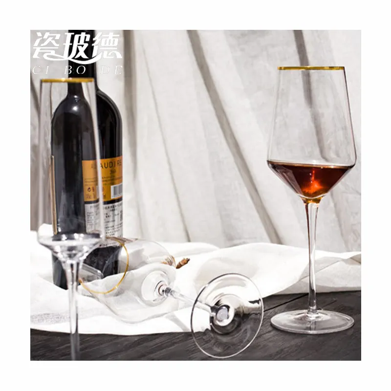 Calice da vino in oro OEM personalizzato vetro senza piombo cristallo verticale di lusso flauto di vetro champagne bicchieri da vino con bordo in oro