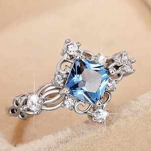 Anello Elegante con Design a Rombi Blu per Donne - Product Image 4