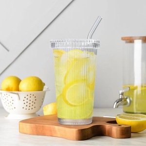 Tasse à thé à bulles à rayures verticales côtelées en verre transparent de 375ml avec couvercle et paille - Product Image 6