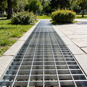 Grille <span class=keywords><strong>de</strong></span> drainage linéaire antidérapante en acier inoxydable galvanisé, durable et résistante à la corrosion, pour patio et <span class=keywords><strong>garage</strong></span> - Product Image 1