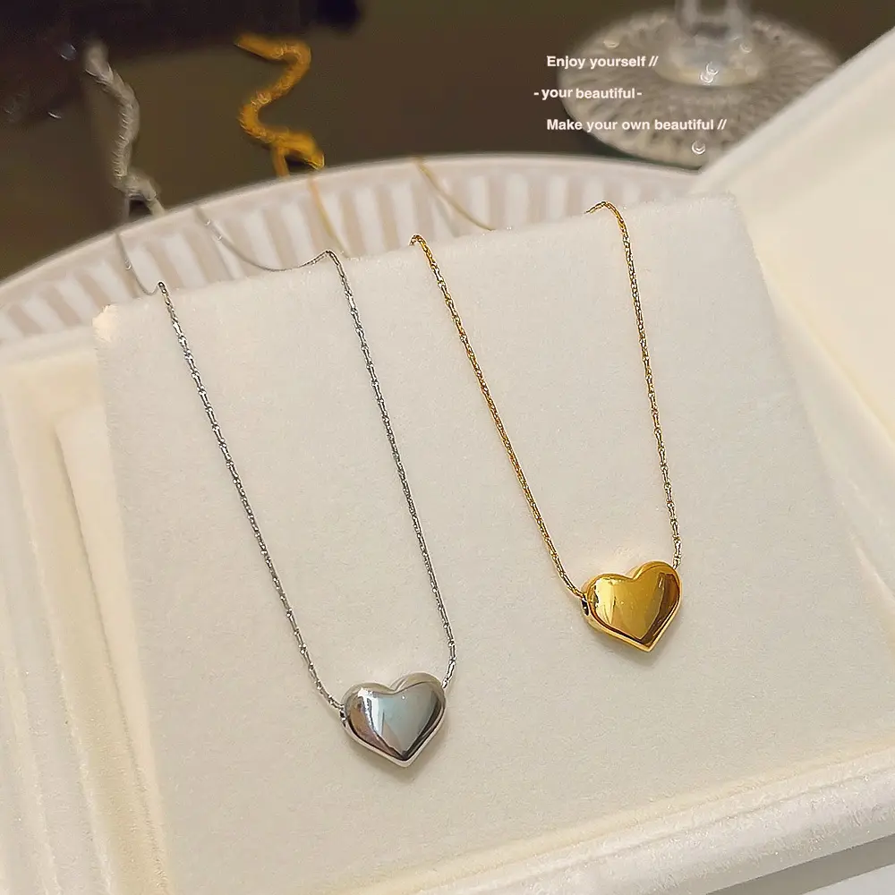 Fashion Gold Heart Stainless Steel Necklace No Fading Light Luxury Temperament Sweater Chain Jewelry