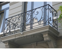 Le gril de balcon en fer conçoit des balustrades de balcon en fer forgé simples à vendre