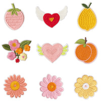 Patchs thermocollants brodés mignons à motifs floraux et fruités (Marguerite, Fraise, Pêche, Cœur, Aile) pour vêtements, sacs à dos, sacs à main, chapeaux