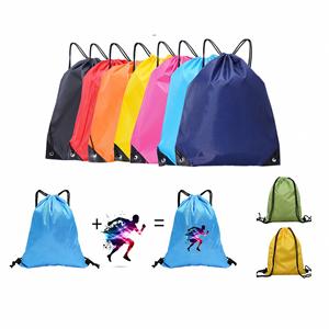Sacs à cordon personnalisés en polyester imprimé avec logo, sacs de sport promotionnels en non-tissé, sacs à dos de sport à cordon, prix abordable - Product Image 1