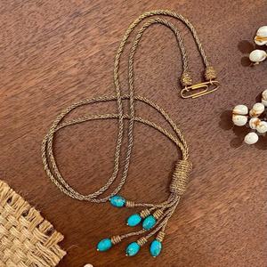 Collier bohème en laiton et turquoise écologique avec un design à pampilles superposées, chaîne à maillons, pour tous les jours et les fêtes, pour femmes - Product Image 1