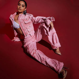 Completo <span class=keywords><strong>Donna</strong></span> Stile Street con Giacca Cargo Corta Personalizzata e Jeans Larghi in Tessuto a Maglia - Product Image 4