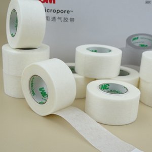 Cinta de ventilación médica Papel de baja sensibilidad transpirable no tejido para fijación de gasa para heridas <span class=keywords><strong>Dubin</strong></span> Bound Ear 1530 para enmascarar - Product Image 1