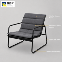 Fauteuil lounge moderne intérieur/extérieur avec structure en métal, coussin capitonné gris anthracite, style minimaliste