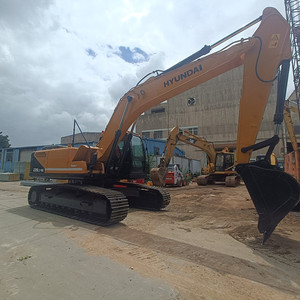 รถขุดไฮดรอลิกแบบตีนตะขาบ Hyundai 220lc-9s พร้อมเครื่องยนต์ Cummins PLC และปั๊มไฮดรอลิก - ราคาสุดคุ้ม กำลัง 107 กิโลวัตต์ - Product Image 3