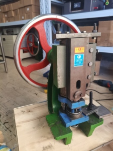 Hướng dẫn sử dụng <span class=keywords><strong>Punch</strong></span> Báo Chí với tùy chỉnh chết/khuôn sản xuất theo yêu cầu của khách hàng - Product Image 5