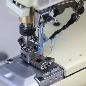 Machine à coudre interlock haute vitesse à lit cylindrique à entraînement direct HK-720-01CB/AT - Product Image 4