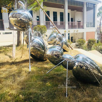 Grande sculpture animale 3D en acier inoxydable en forme de fourmi en métal poli pour l'extérieur et le jardin