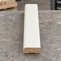 Moulure de plinthe en bois apprêté à profil arrondi pour finition de plinthes et de murs intérieurs