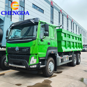 Camion <span class=keywords><strong>benne</strong></span> basculante Sinotruk Howo 6x4 10 roues 371 CV 20-25 CBM avec cabine double couchage pour travaux de construction - Product Image 2