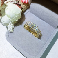 Bague Éternité Tendance en Argent Sterling 925 Plaqué Or avec Zircon, Motif Géométrique Baguette, Simple et Délicate, Idéale pour Mariage et Fêtes, Style Classique