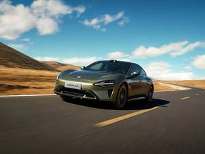 เสี่ยวหมี่ SU7 2024 ระบบขับเคลื่อนสี่ล้อ รุ่น Extra-Long Range Max: รถซีดานระดับพรีเมียมจากจีน, ขับขี่มั่นคง, พวงมาลัยตอบสนองไว, เหมาะสำหรับผู้ที่แสวงหาสมรรถนะ - Product Image 5