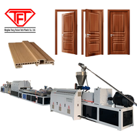Ligne de production de panneaux de porte en WPC, machine d'extrusion intégrée pour cadre et panneau de porte en WPC