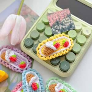 Schattige BB haarspeldjes, zoete meisjes haaraccessoires, aardbeienijs, handgemaakt gebreid gehaakt haarspeldje, handwerk - Product Image 2