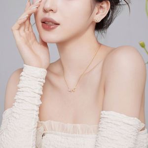 Pendientes de Plata S925 con Diseño Personalizado Dylam Dazzle, Baño de Rodio y Oro de 18K, con Circonitas Cúbicas 5A en Racimo Irregular - Product Image 4