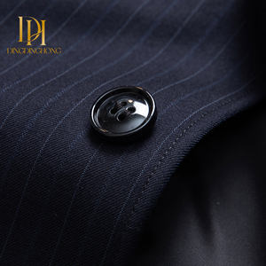 Un <span class=keywords><strong>costume</strong></span> de <span class=keywords><strong>mariage</strong></span> pour hommes de haute qualité avec un motif de boutons à simple boutonnage et une coupe de style Zhongshan - Product Image 4