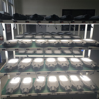 Ensemble complet de lampadaires solaires LED 400w 500w 600w batterie au lithium externe LiFePo4 sous le panneau solaire