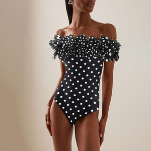 Traje de Baño Entero de Mujer con Estampado de Puntos Blancos y Negros, Hombros Descubiertos, Flores 3D de Tela, Control de Abdomen, Monokini, Traje de Baño de Playa al por Mayor - Product Image 3