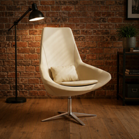 Chaise rembourrée moderne pour salle à manger, design contemporain avec dossier incurvé et accoudoirs enveloppants pour salon.
