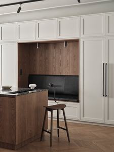 Ensemble de meubles de cuisine modernes en bois avec comptoir en marbre et îlot, meubles de cuisine sur mesure pour la maison - Product Image 2