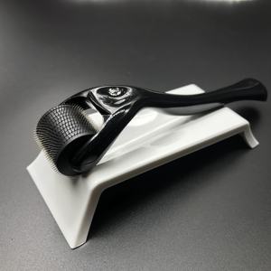 Rouleau de Soin pour Peau et <span class=keywords><strong>Massage</strong></span> Derma en Gros Usine pour Hommes et Femmes, 2.0mm 2.5mm, 540 Aiguilles, pour Repousse des Cheveux et Barbe, Réduction des Rides et Cicatrices - Product Image 1