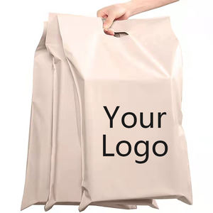 Bolsas de Envío Minimalistas con Asa y Logotipo Personalizado, Bolsas de Polietileno Cuadradas Beige para Mensajería - Product Image 1