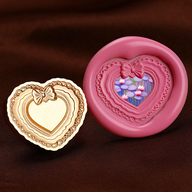 Cadre photo vintage 15 (relief irrégulier découpé en 30, 29,3 mm x 25 mm)