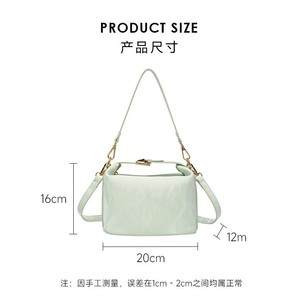 <span class=keywords><strong>Bolso</strong></span> de mano cruzado de piel sintética brillante para mujer, con diseño de almohada, efecto nube, asa superior estructurada, correa con hebilla y cremallera, para uso diario. - Product Image 4