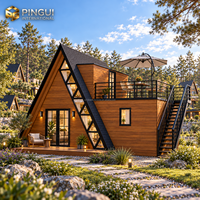 Cabane modulaire préfabriquée en forme de A, maison de glamping en WPC avec balcon et terrasse, étanche, installation rapide pour villas de villégiature en plein air