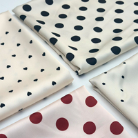 Tissu en polyester 100 % à pois rouges, personnalisable, faible MOQ, imprimé numériquement, idéal pour la confection de robes et de chemisiers