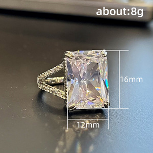 Anello quadrato alla moda con brillantini per donna, gioiello da dito geometrico minimalista, accessorio per feste e uso quotidiano - Product Image 4