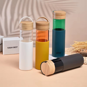 Bouteille d'eau en verre borosilicate de haute qualité pour l'extérieur, avec couvercle en bambou et manchon en silicone, bouteilles en verre portables - Product Image 4