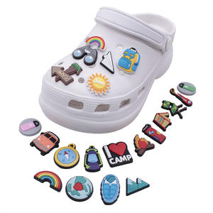 <span class=keywords><strong>Camping</strong></span> en plein air voyage série chaussures fleur trou chaussures boucle décorative bricolage souple pvc chaussure boucle accessoires - Product Image 2