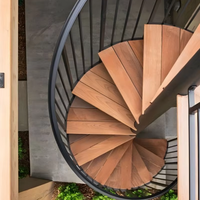 Escalier en colimaçon intérieur facile à installer, avec barres verticales rondes et marches en bois de chêne