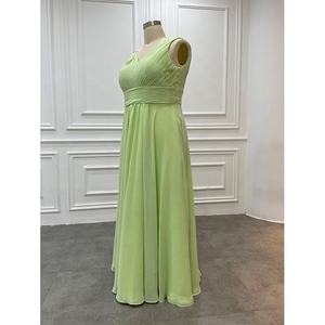Vente en gros Robes <span class=keywords><strong>vert</strong></span> <span class=keywords><strong>clair</strong></span> de <span class=keywords><strong>demoiselle</strong></span> <span class=keywords><strong>d</strong></span>'<span class=keywords><strong>honneur</strong></span> en mousseline de soie simples plissées grande taille pour femmes - Product Image 2