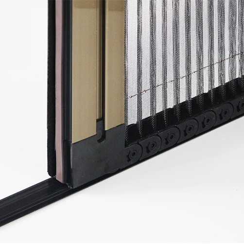 Customized Hot Sale Trackless Retractable Screen Door With Flyscreens