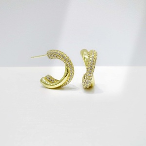 Boucles d'oreilles de luxe en argent sterling 925 plaqué or 22 carats avec strass, style western hip hop, croix, pour femmes, tendance. - Product Image 3