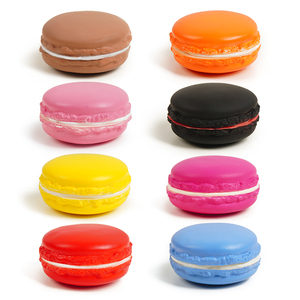 ของเล่นบีบมาการองพลาสติก PU นุ่ม บรรเทาความเครียด ของขวัญส่งเสริมการขาย จี้ห้อยคอ สำหรับคลายเครียด - Product Image 1