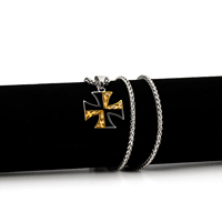 Pendentif Croix Malteuse en Acier Inoxydable Argenté, Émail Noir, Plaqué Or, Design Bicolore, Style Gothique Rétro, Bijou Homme pour le Quotidien