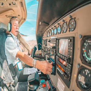 LIUSHUN Planche à clipser pratique en aluminium, format A4, A5, A6, avec sangle élastique, porte-stylo en plastique et planche à genoux suspendable, cadeaux pour étudiants - Product Image 6