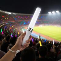 Bâton lumineux RGB télécommandé avec 16 modes clignotants, poignée blanche, anneaux chromés pour concerts, fêtes, événements, vente en gros