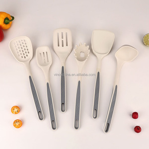 Ensemble <span class=keywords><strong>de</strong></span> 17 ustensiles <span class=keywords><strong>de</strong></span> <span class=keywords><strong>cuisine</strong></span> et couteaux en silicone avec <span class=keywords><strong>planche</strong></span> à découper - Outils <span class=keywords><strong>de</strong></span> cuisson antiadhésifs, résistants à la chaleur, avec support - Product Image 3