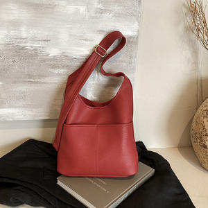 Sac à bandoulière simple et à la mode pour femme, sac à main décontracté et polyvalent de grande capacité, sac seau de couleur unie pour les trajets quotidiens - Product Image 4