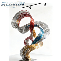 Sculpture abstraite en ruban sur mesure en acier inoxydable de grande taille, finition soudée électrolytique, poli miroir coloré
