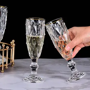 빈티지 와인 잔 잔 양각 디자인 골드 테두리가있는 유리 제품 샴페인 잔